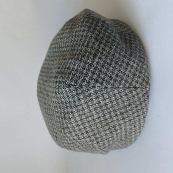 Flat cap wool hat Gray Houndstooth Pattern made by Country Gentleman listing # 1 - Picture 2 of 16
